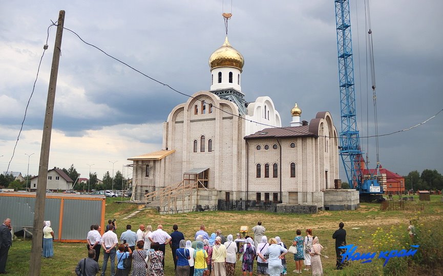 На храме Святой Валентины Минской в Барановичах водрузили центральный купол