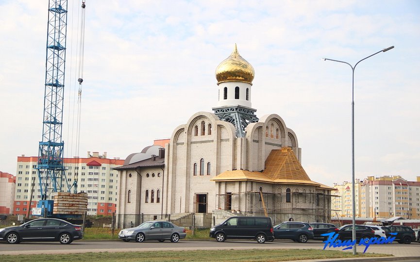 На храме Святой Валентины Минской в Барановичах водрузили центральный купол