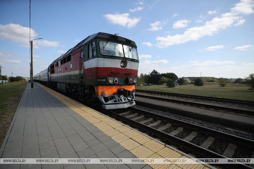 Жизнь достойна блокбастера. Под Пинском установили мемориальную доску борцу за воссоединение Беларуси