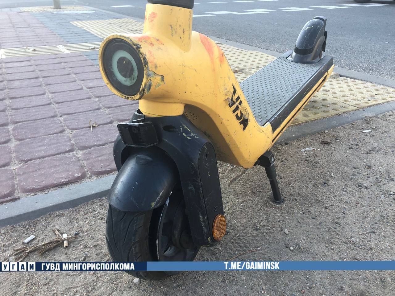 В Минске столкнулись BMW и самокат. ГАИ опубликовала видео
