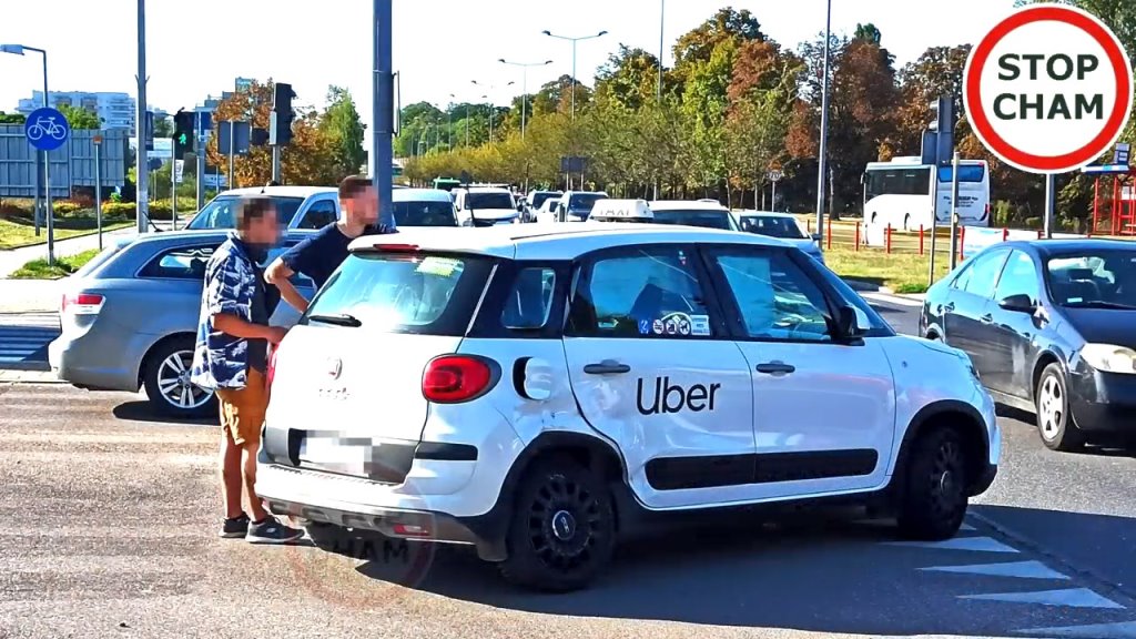 В Белостоке обсуждают лихой маневр водителя из Беларуси