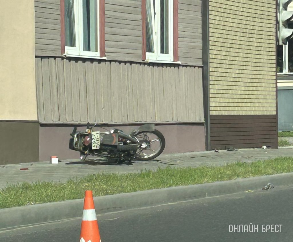 В Пинске произошло ДТП с участием авто и мото