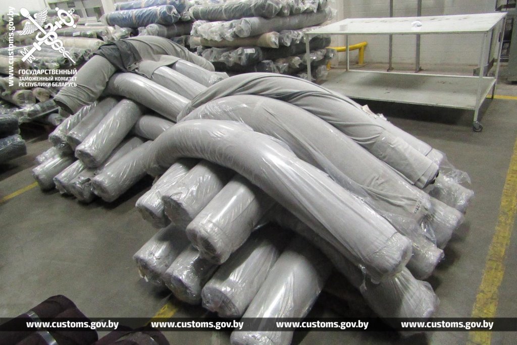 Польский перевозчик пытался незаконное ввезти партию тканей и полотен стоимостью свыше 72 тыс. рублей