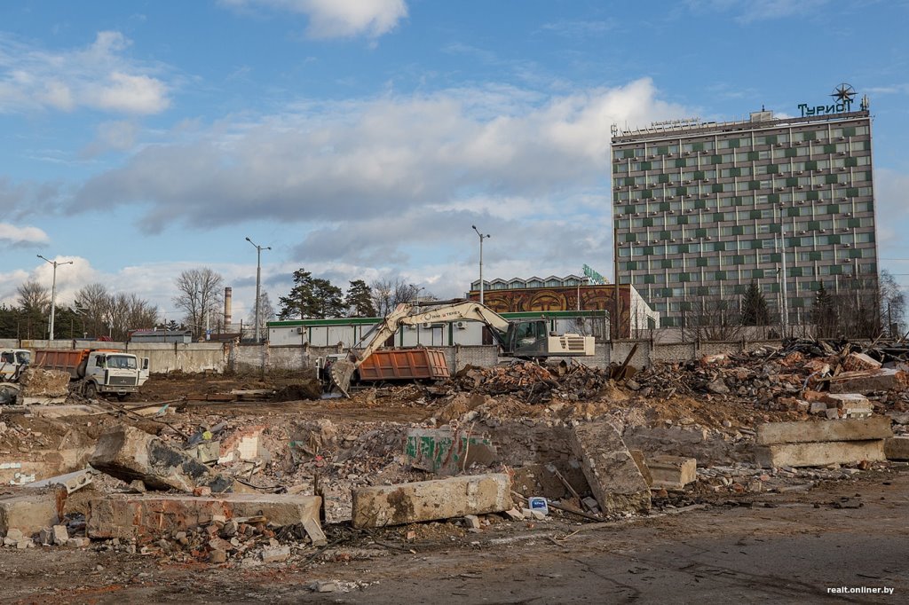 «Пианинки», валенки и другие. Топ-5 уникальных фабрик Беларуси из СССР: что с ними стало?