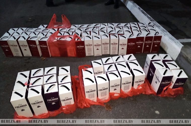 В Березовском районе задержали водителя иномарки с 300 литрами незаконного алкоголя