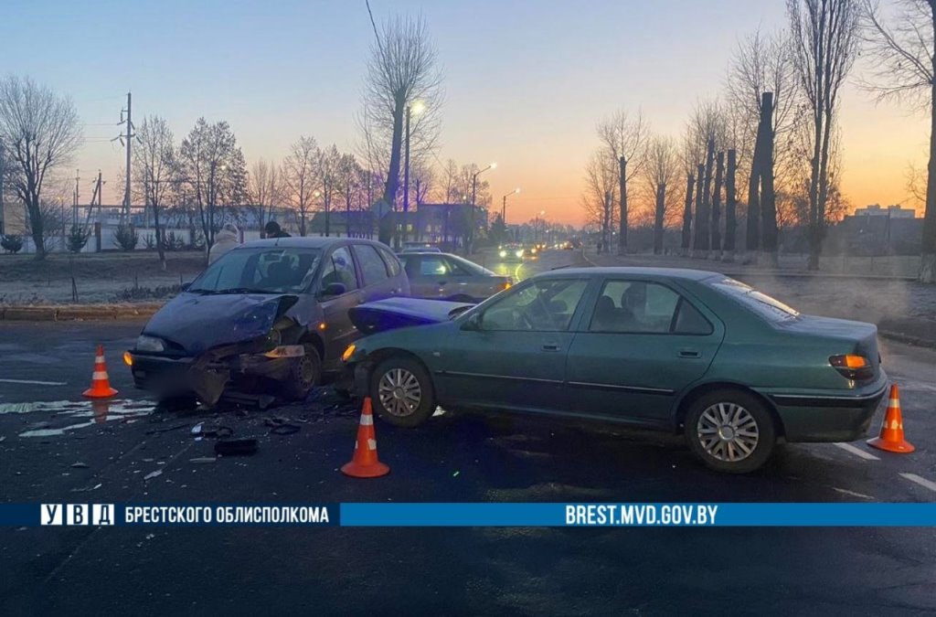 В Пинске сильно столкнулись автомобили. Кто виноват?