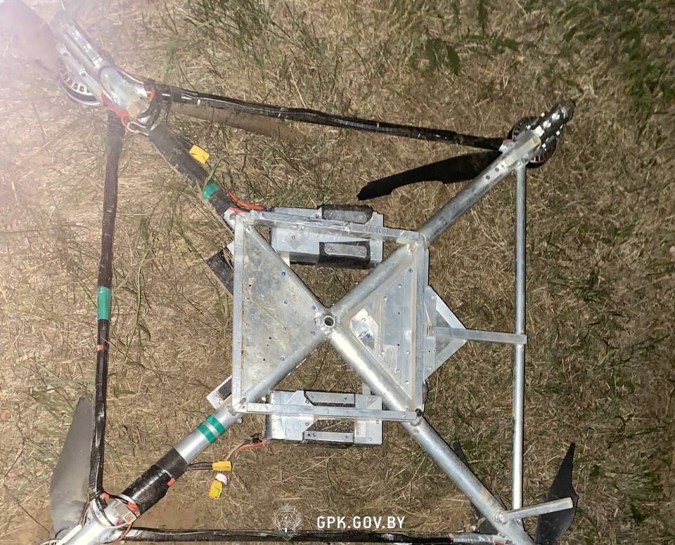 Литовцы сбили дрон, а сморгонские пограничники задержали тех, кто его запускал