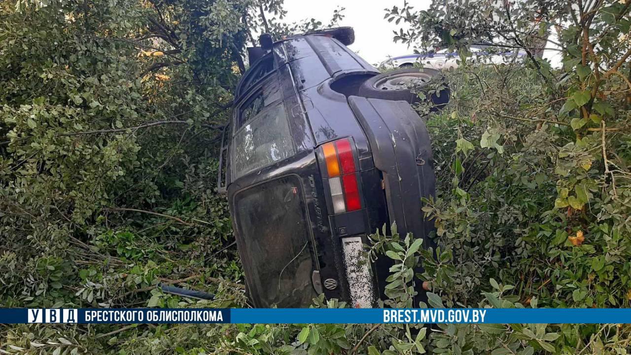 В Пинском районе 18-летняя девушка не справилась с управлением автомобиля