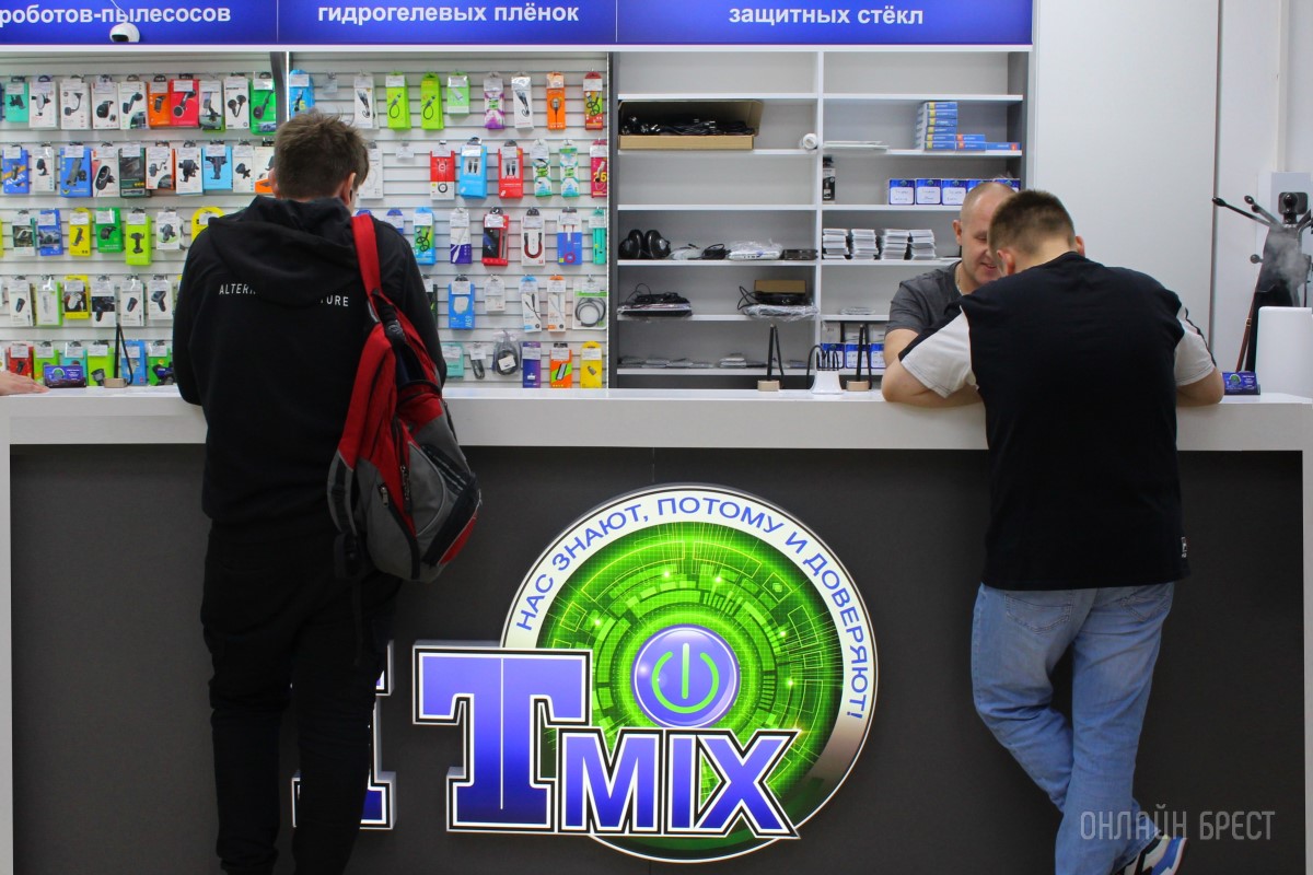 Смартфон упал в воду. Что делать?