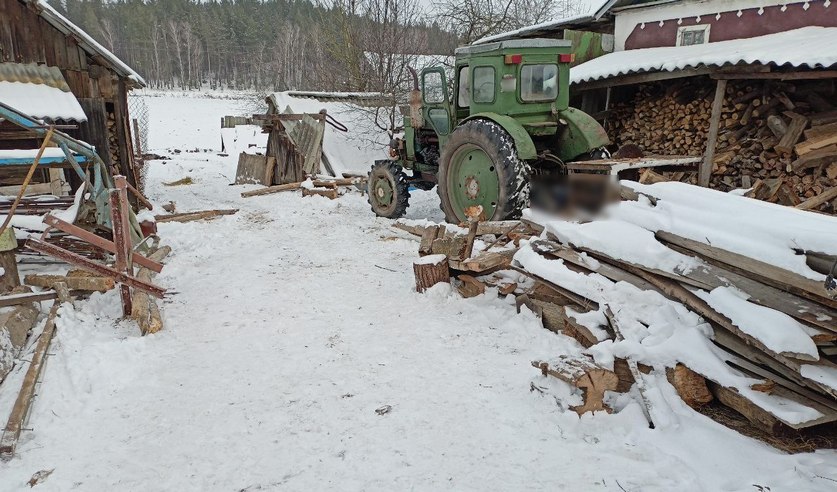 При распилке дров погиб пенсионер