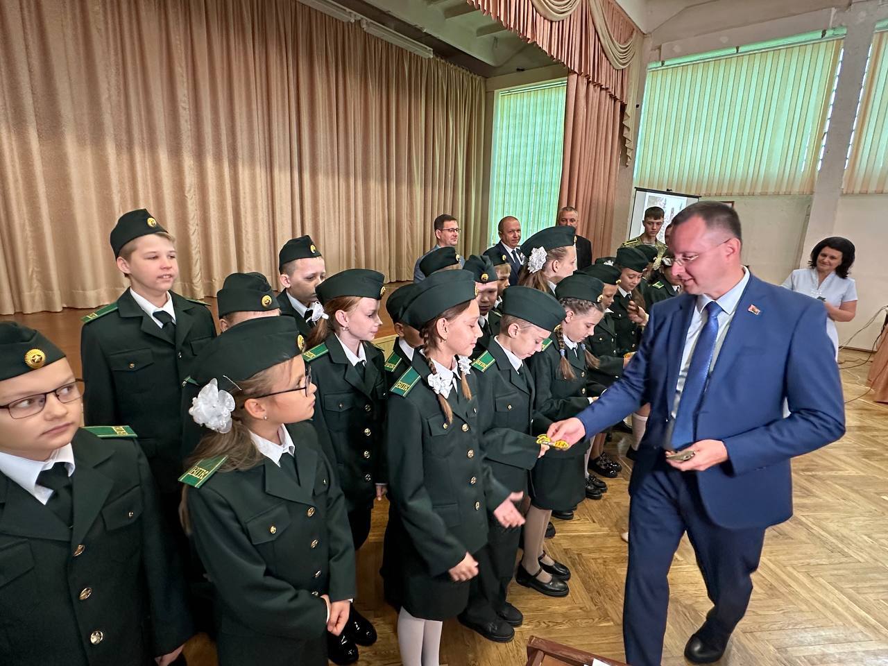Глава Бреста принял участие в торжественной линейке в ГУО «Средняя школа №27 имени Героя Советского Союза И.П.Барсукова»