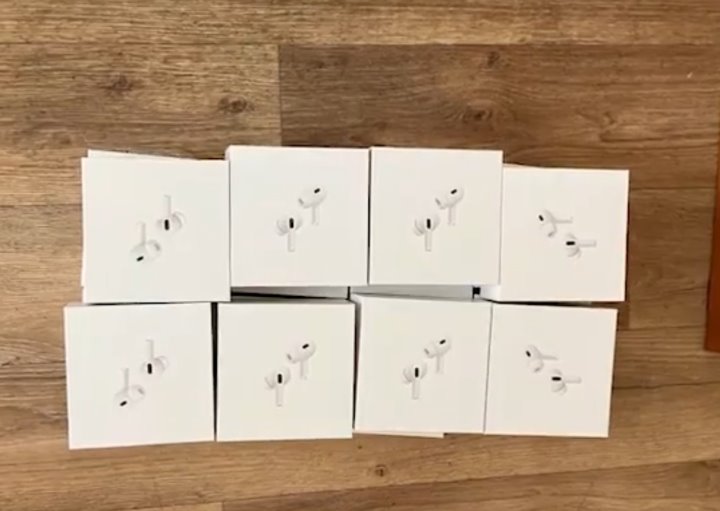 Бизнес провалился: у 19-летнего белоруса конфисковали наушники на десятки тысяч рублей