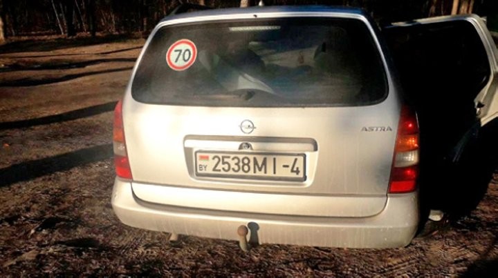 «Нырнул в холодный Неман и спас мою собаку». Девушка рассказала о подвиге мужчины на Opel