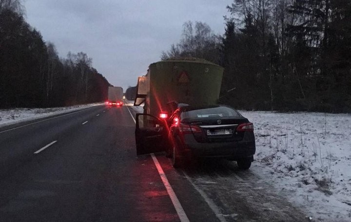 Жесткое ДТП в Каменецком районе: автомобиль врезался в трактор