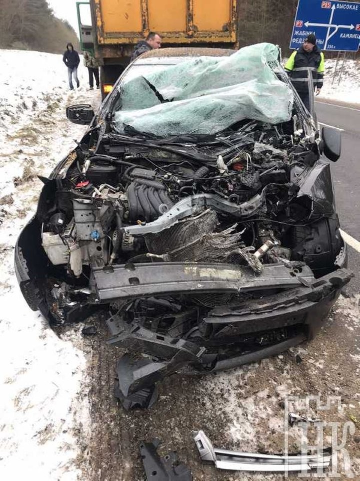 Жесткое ДТП в Каменецком районе: автомобиль врезался в трактор