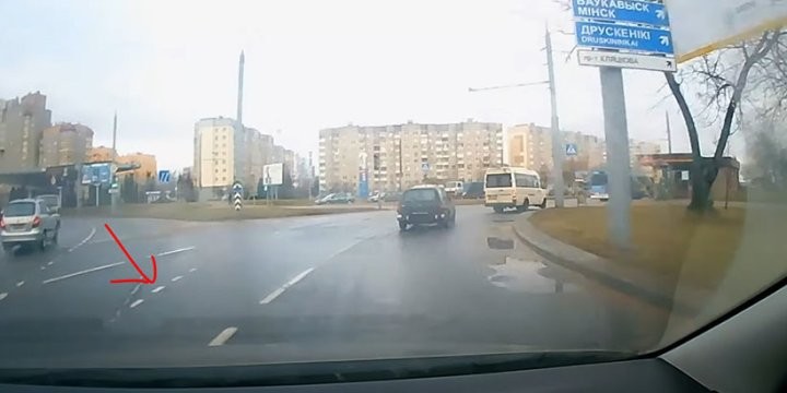 Вопрос по ПДД. Водитель уверен, что не нарушал, перестроившись на кольце