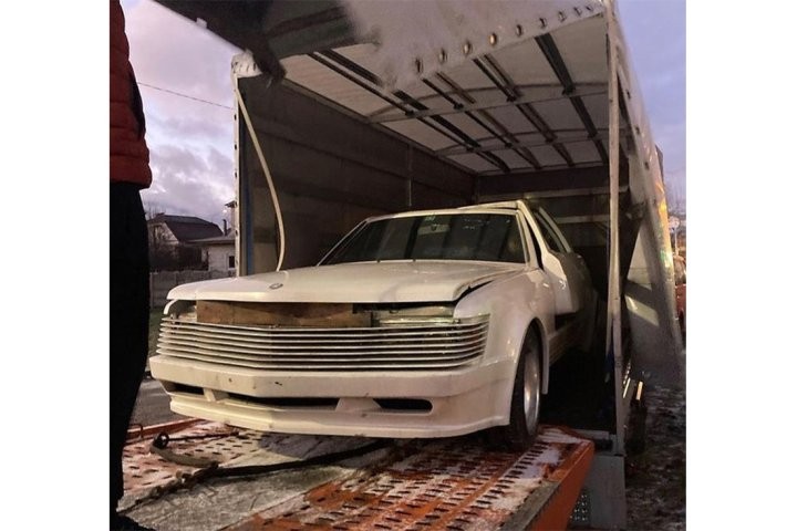 Очень редкий Mercedes Sbarro Gullwing покидает Беларусь. Его забирают в США