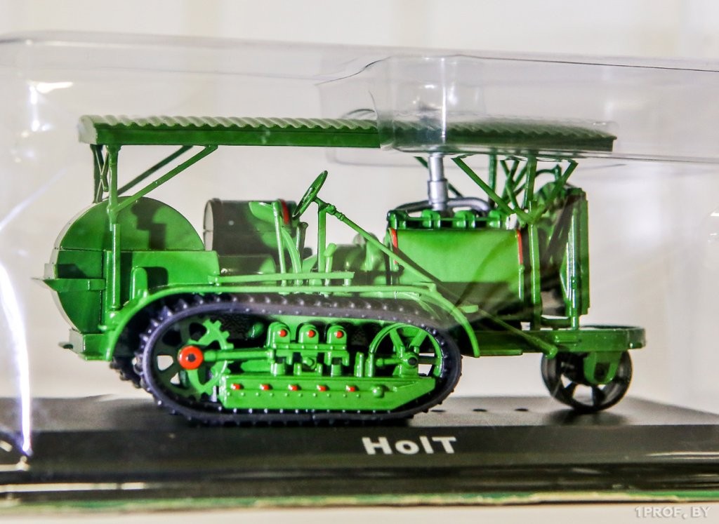 Трактор-сапер, женский и даже кулацкий есть в коллекции инженера по охране труда из Барановичского района