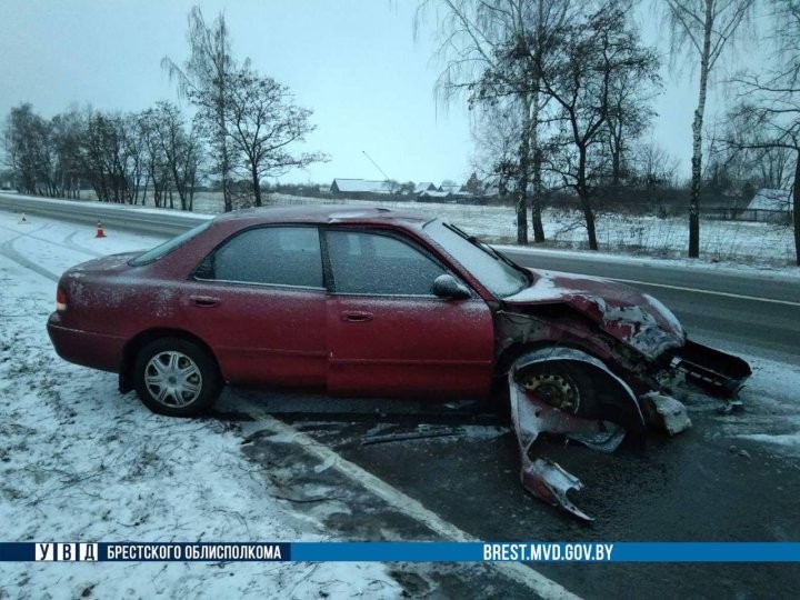 Лобовое столкновение двух легковушек произошло на автодороге «Брест - Каменец - Национальный парк "Беловежская пуща"»