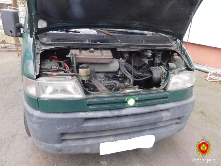 Житель Бреста решил снять с учета старый Peugeot – неожиданно в ГАИ возникла проблема