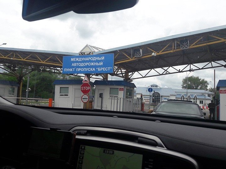 Очереди на границе: около 400 фур ожидают выезда из Беларуси в ЕС. Что с очередями легковых машин?