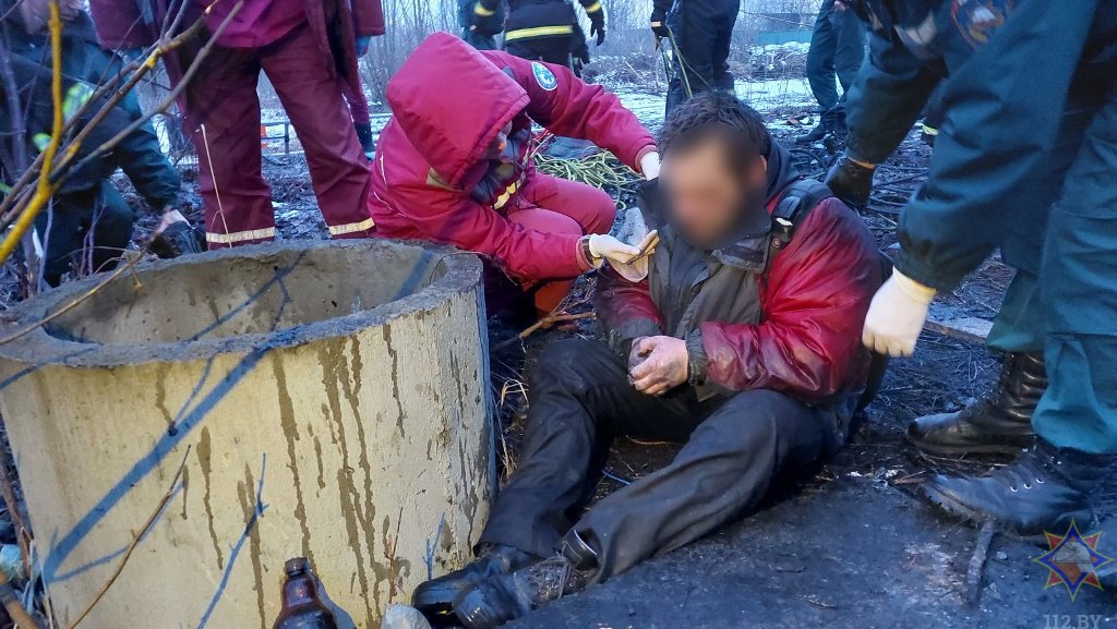 В Гомеле из колодца спасли мужчину