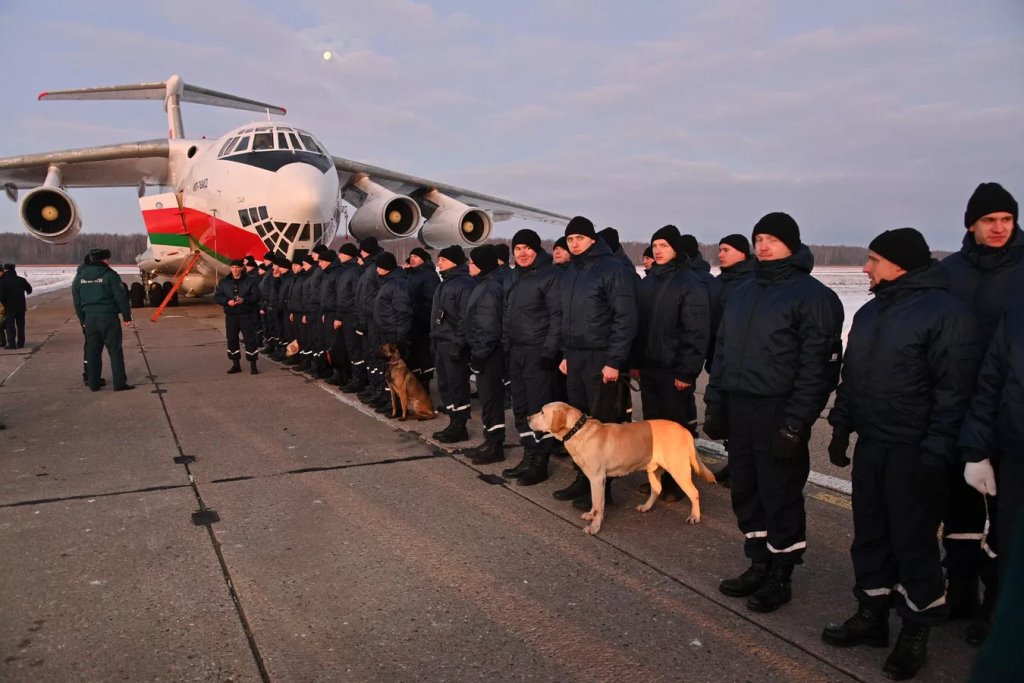 Белорусские спасатели отправились в Турцию на разборы завалов