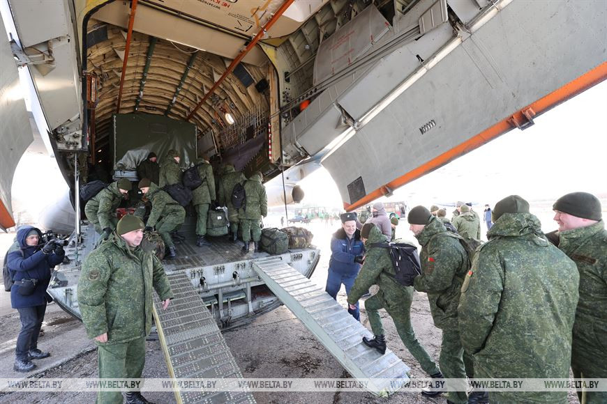 Самолет с белорусскими военными медиками вылетел в Сирию для помощи пострадавшим от землетрясения