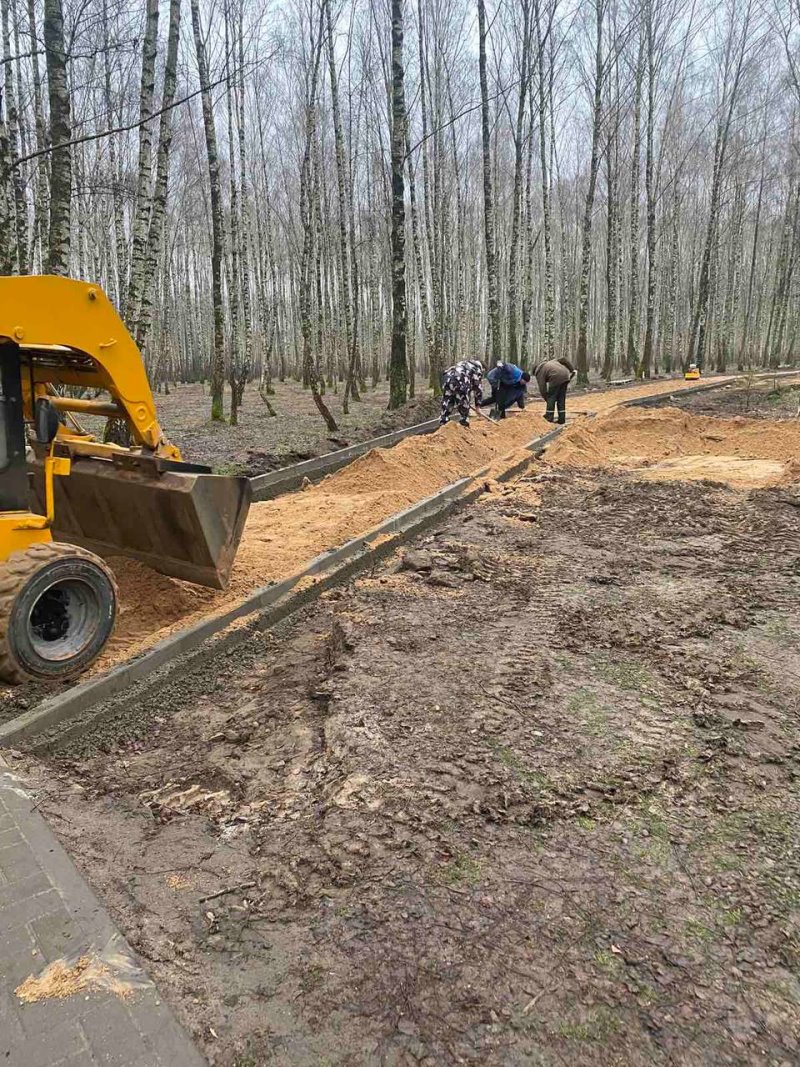 Продолжаются работы по благоустройству парка воинов-интернационалистов в Бресте