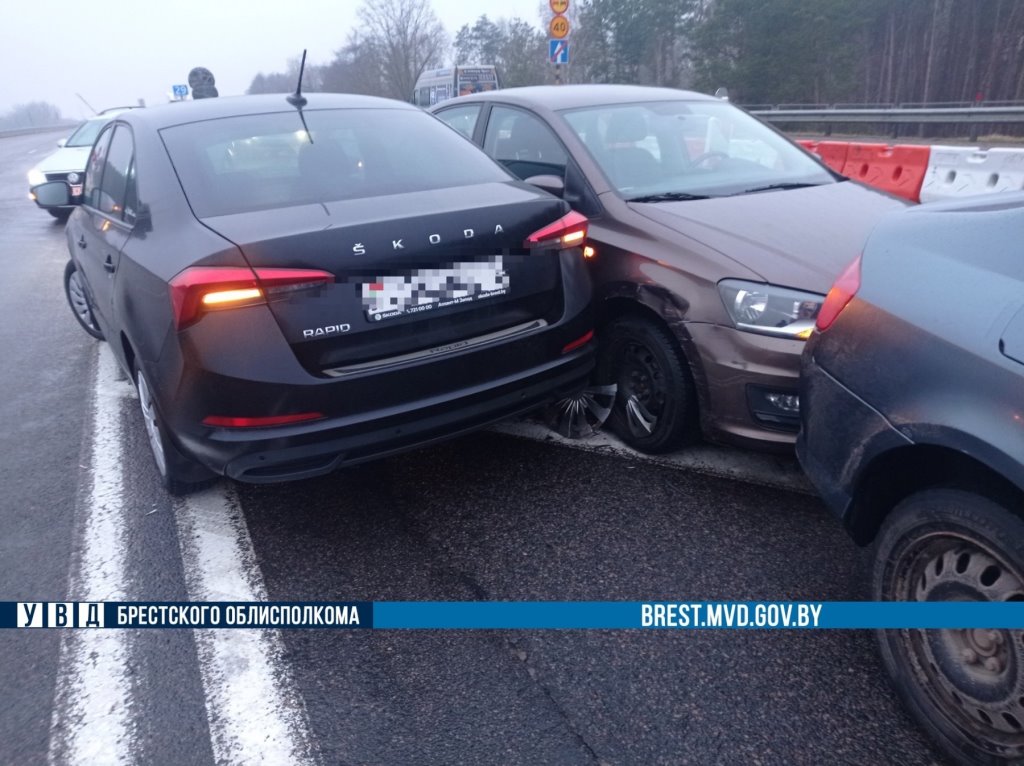 В Жабинковском районе произошло ДТП с участием трех автомобилей
