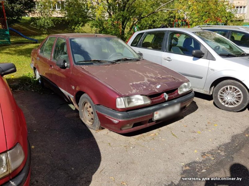 Не быстро, но работает! Белорус «изобрел» способ легально избавить двор от автохлама