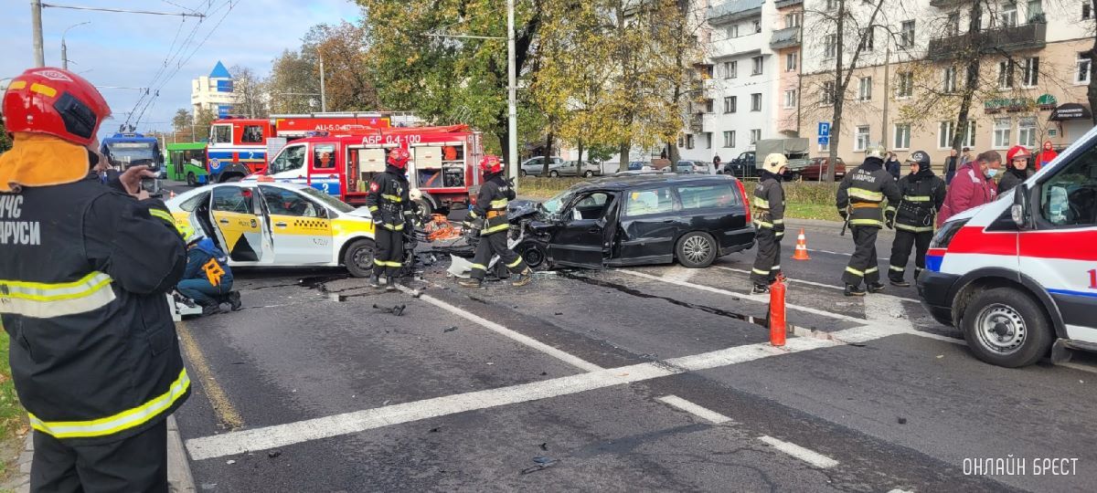 Стали известны подробности серьезного ДТП на Машерова в Бресте