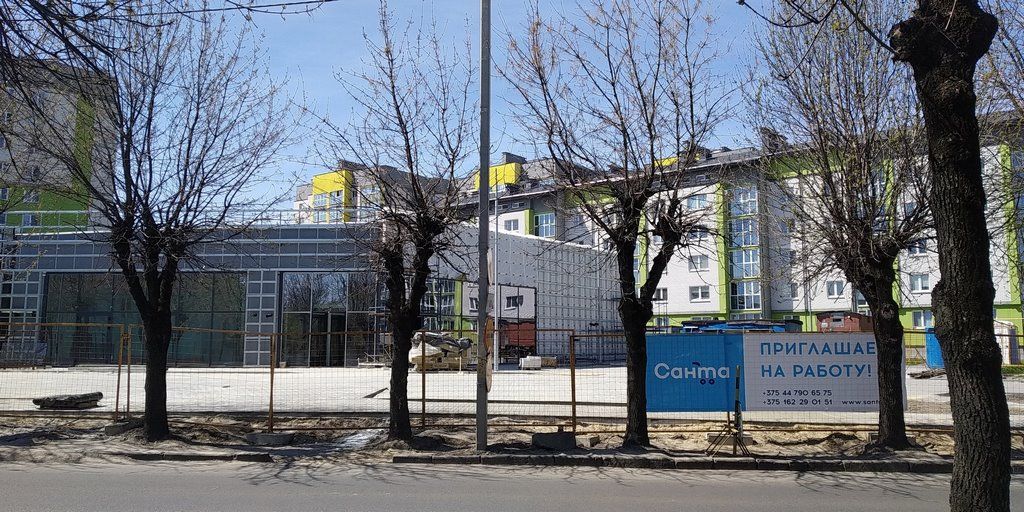 Брестчанин: Казалось бы, что голые стены военного сооружения царских времён в начале Красногвардейской обречены, но нет