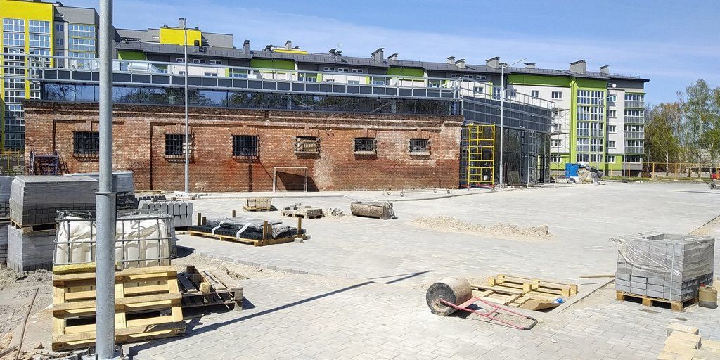 Брестчанин: Казалось бы, что голые стены военного сооружения царских времён в начале Красногвардейской обречены, но нет