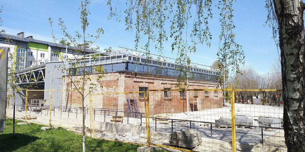 Брестчанин: Казалось бы, что голые стены военного сооружения царских времён в начале Красногвардейской обречены, но нет