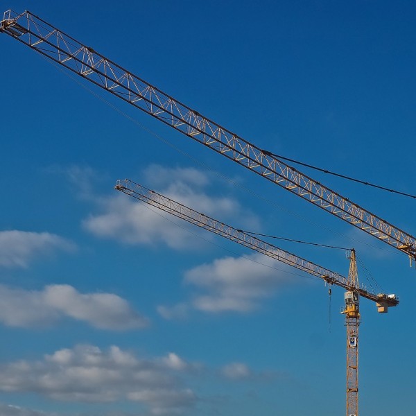 В Беларуси подростки забрались на строительный кран. Чем все закончилось?