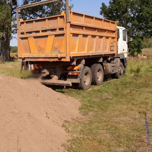 В Беларуси водителя грузовика убило током при выходе из кабины. Как так вышло?