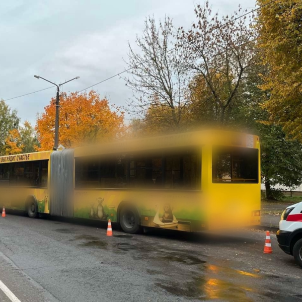 В Барановичах автобус тронулся, когда рука женщины оказалась зажатой задней дверью