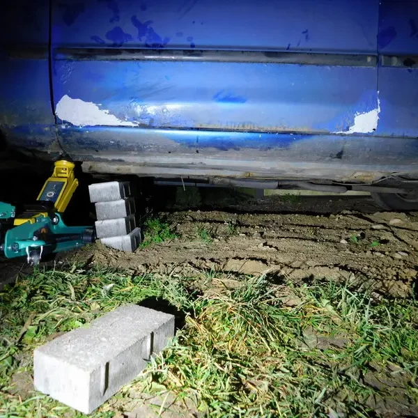 В Столинском районе мужчину придавило автомобилем