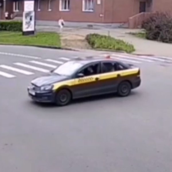 В Беларуси 8-летнюю девочку на велосипеде сбил автомобиль — это попало на видео