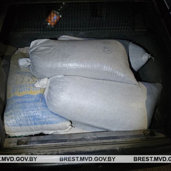 В Брестской области работник сельхозпредприятия похитил 3 тонны комбикорма и продал за 1300 рублей