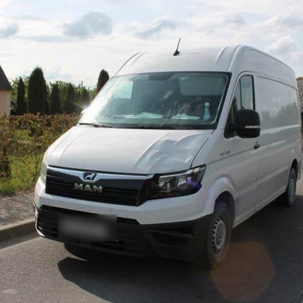 Перебегала вне пешеходного перехода: 10-летняя девочка в тяжелом состоянии