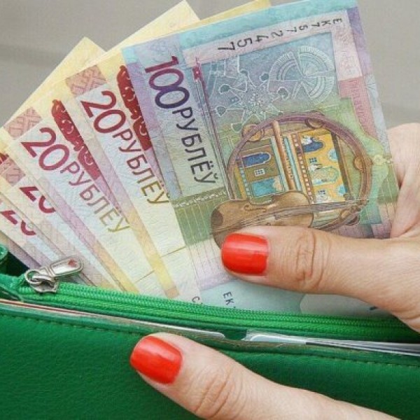 Бухгалтер тайком прибавляла к своей зарплате 200 рублей каждый месяц