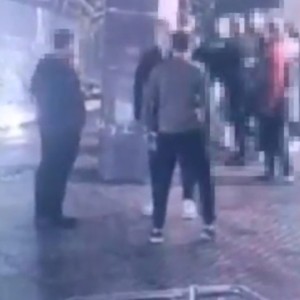 Драка из-за взятой по ошибке куртки закончилась смертью парня. Подробности и видео