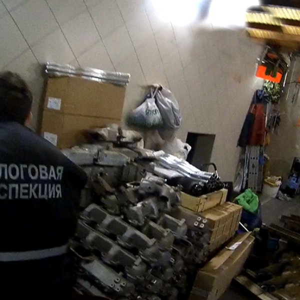 В Бресте налоговая раскрыла схему предпринимателя — что происходило в одном из павильонов на рынке автозапчастей