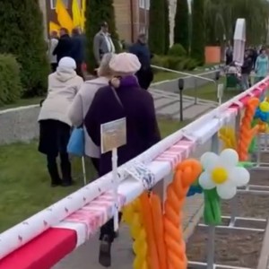 Могилевский мясокомбинат изготовил вареную колбасу-рекордсмена длиной более 50 метров. Видео