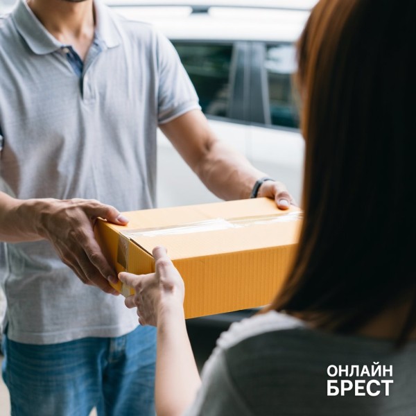 Курьер рассказал о зарплате, чаевых и штрафах