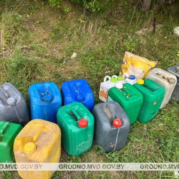 Тракторист прятал украденное топливо в лесу, но ему это не помогло