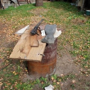 Белорус купил дом и нашел схрон с оружием. Там была даже рабочая винтовка 1940 года