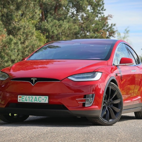 Нашумевшую Tesla американца нашли в Беларуси: показываем, как она выглядит